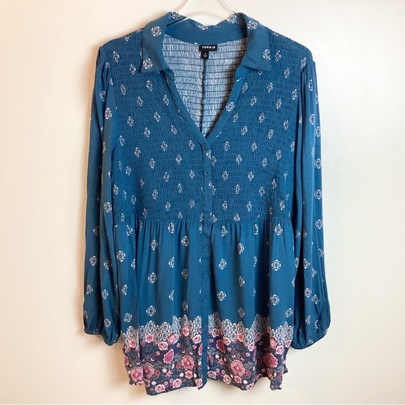 Torrid Floral Babydoll Slub Smocked Button-Front Tunic Top - Blue - 2X - Picture 2 of 9